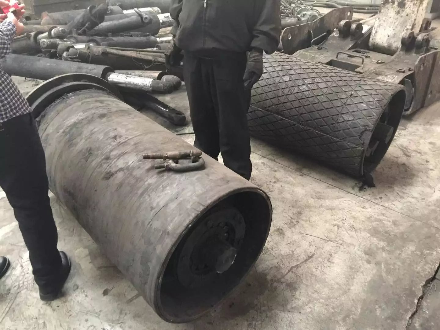 滾筒冷包膠和鑄膠那個(gè)好？